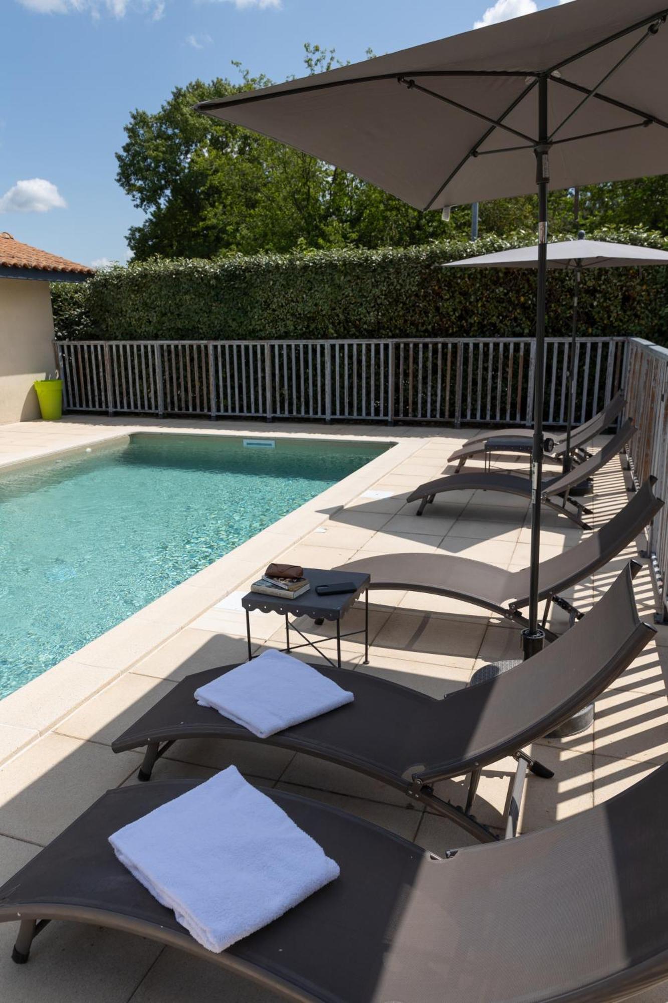 Kyriad Prestige Bordeaux Aeroport Mérignac Екстериор снимка