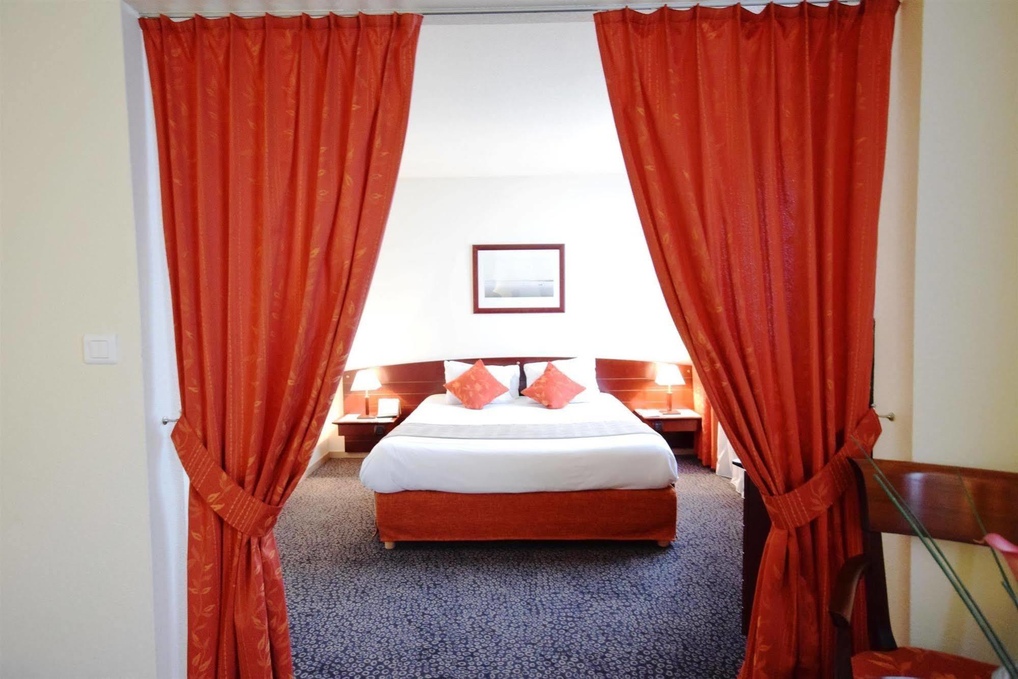 Kyriad Prestige Bordeaux Aeroport Mérignac Екстериор снимка